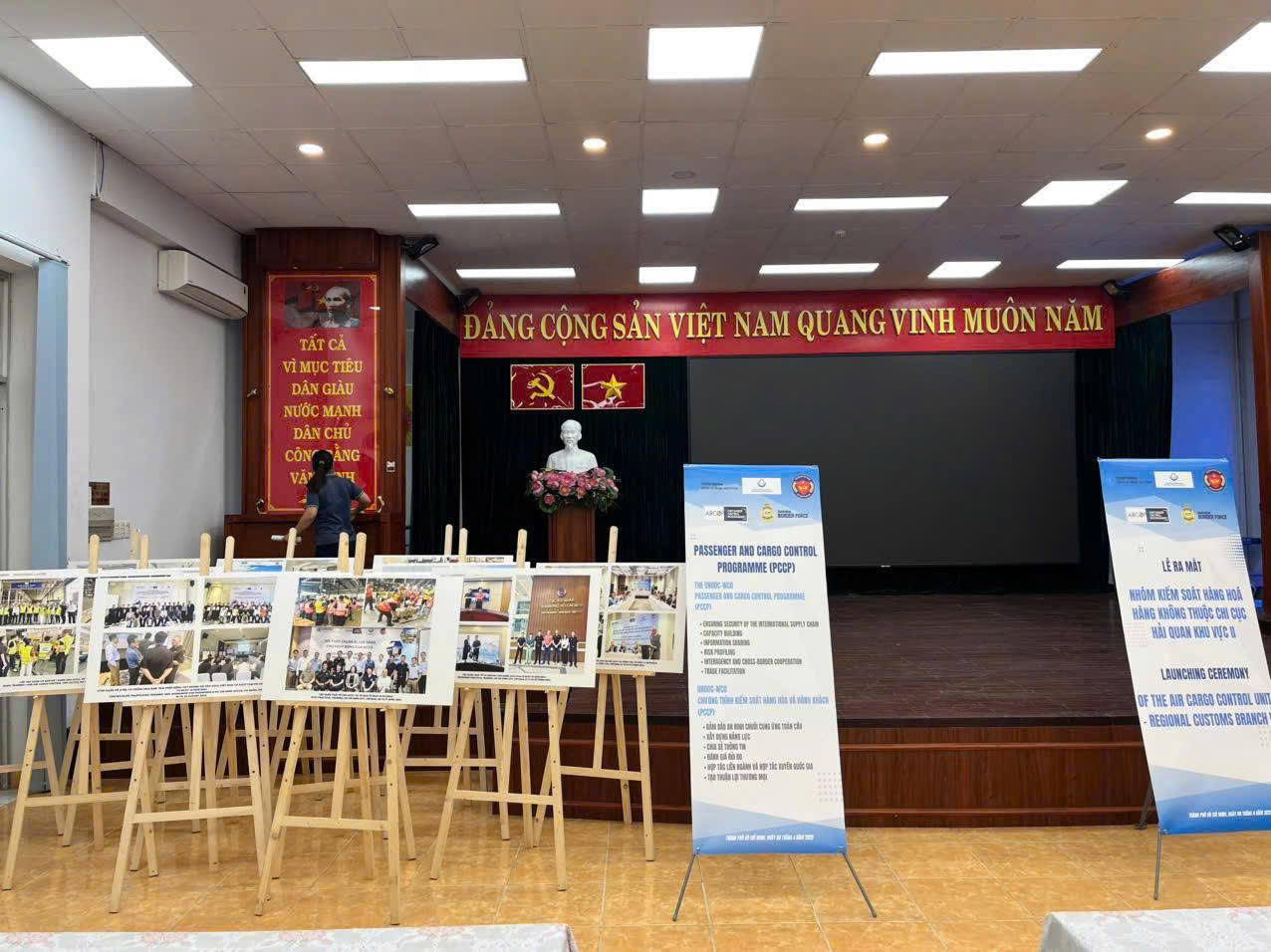 Cho thuê giá vẽ sự kiện tại TP.HCM – Nam Khung Tranh